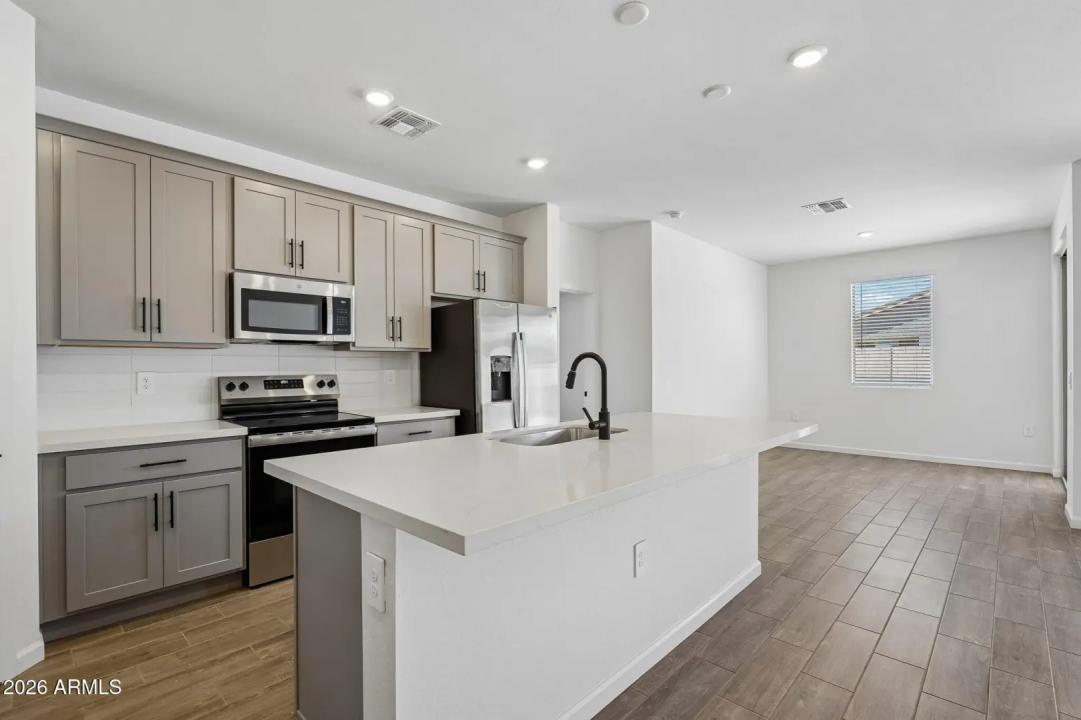 Real Estate Picture 7