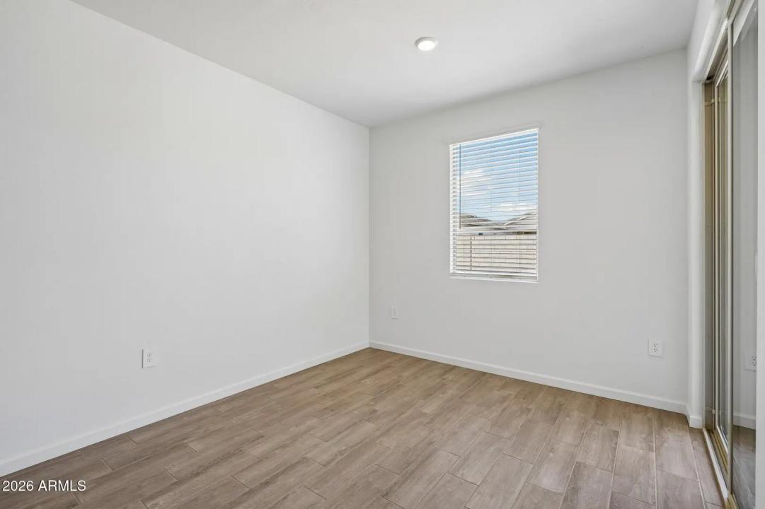 Real Estate Picture 17