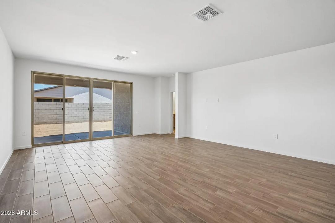 Real Estate Picture 5