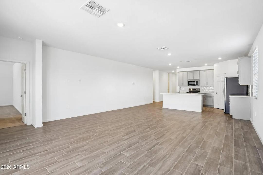 Real Estate Picture 6