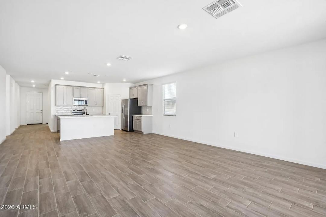 Real Estate Picture 7