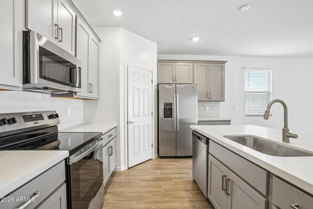 Real Estate Picture 9