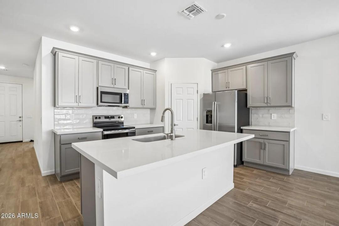 Real Estate Picture 10