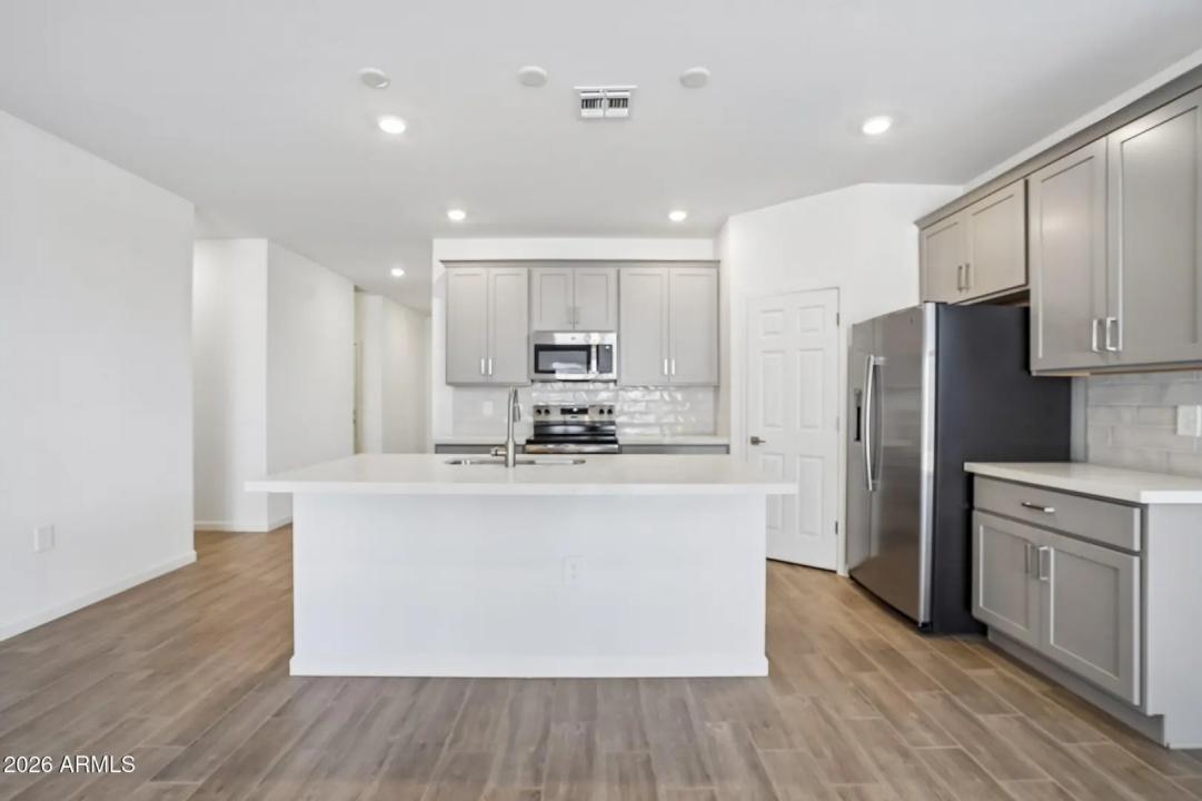 Real Estate Picture 11