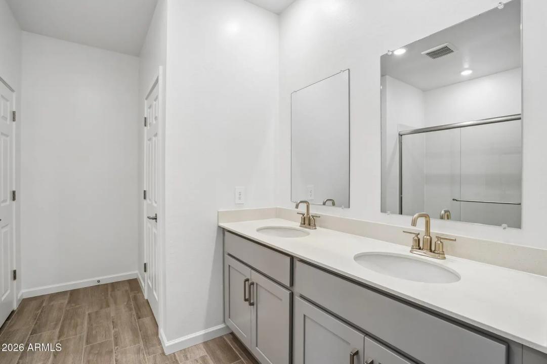 Real Estate Picture 19