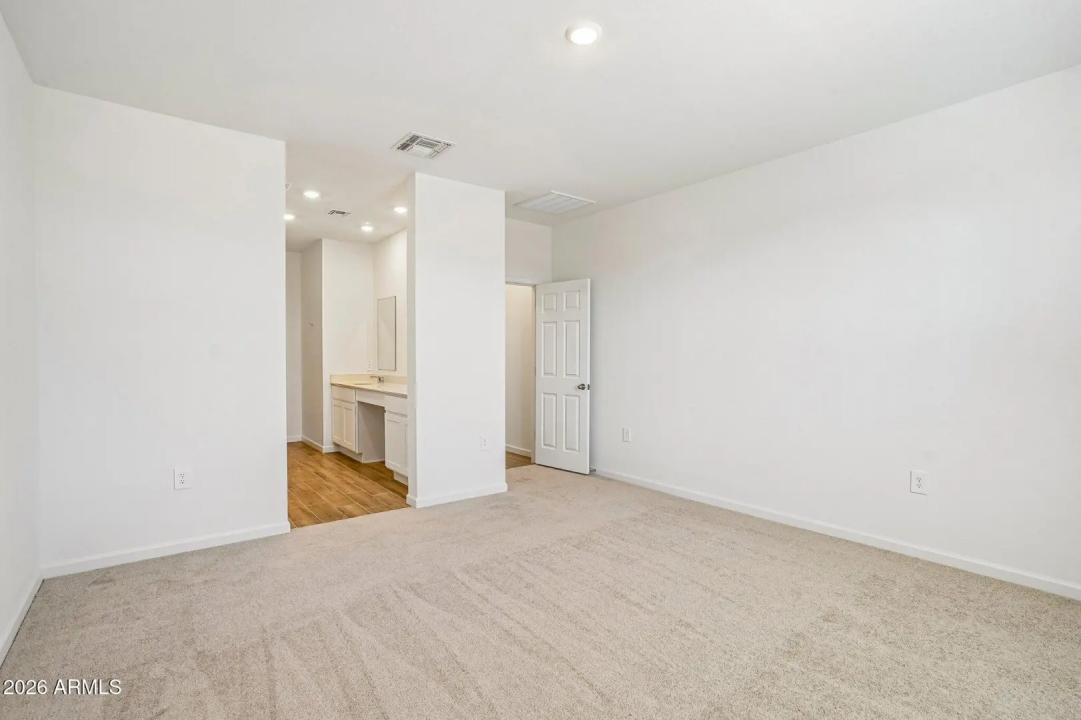 Real Estate Picture 3