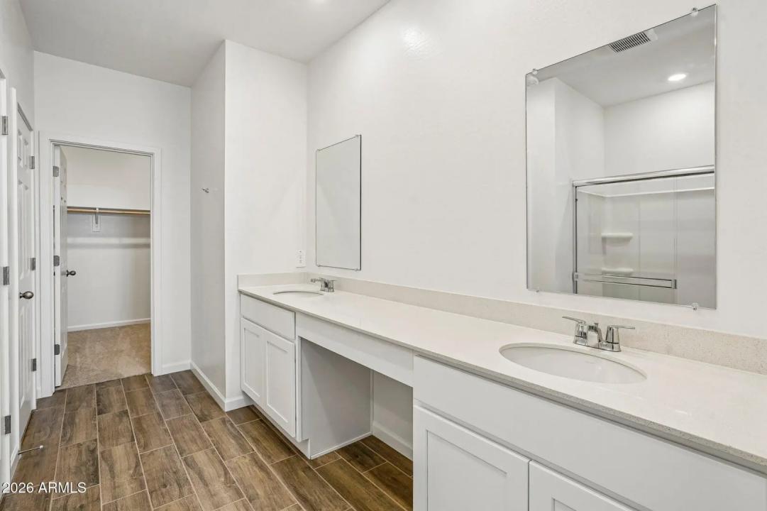 Real Estate Picture 4