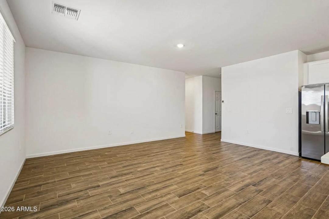 Real Estate Picture 13