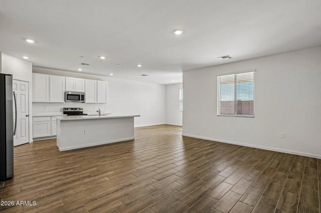 Real Estate Picture 14