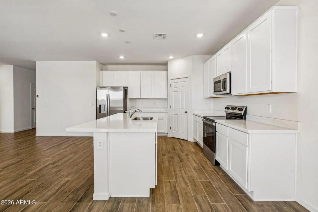 Real Estate Picture 16