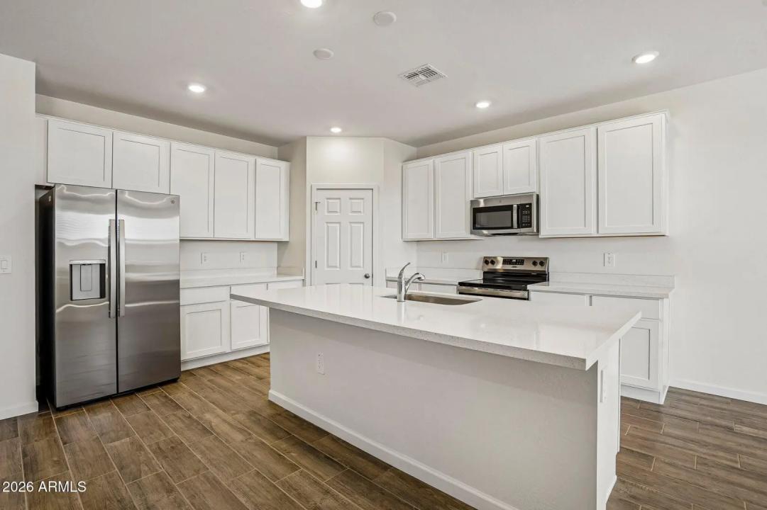 Real Estate Picture 17