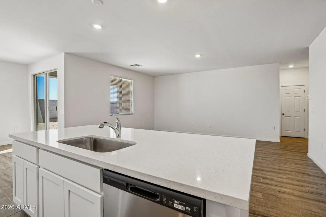 Real Estate Picture 18