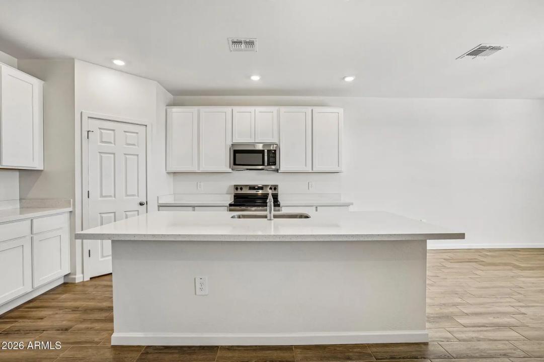 Real Estate Picture 19