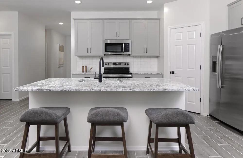 Real Estate Picture 4