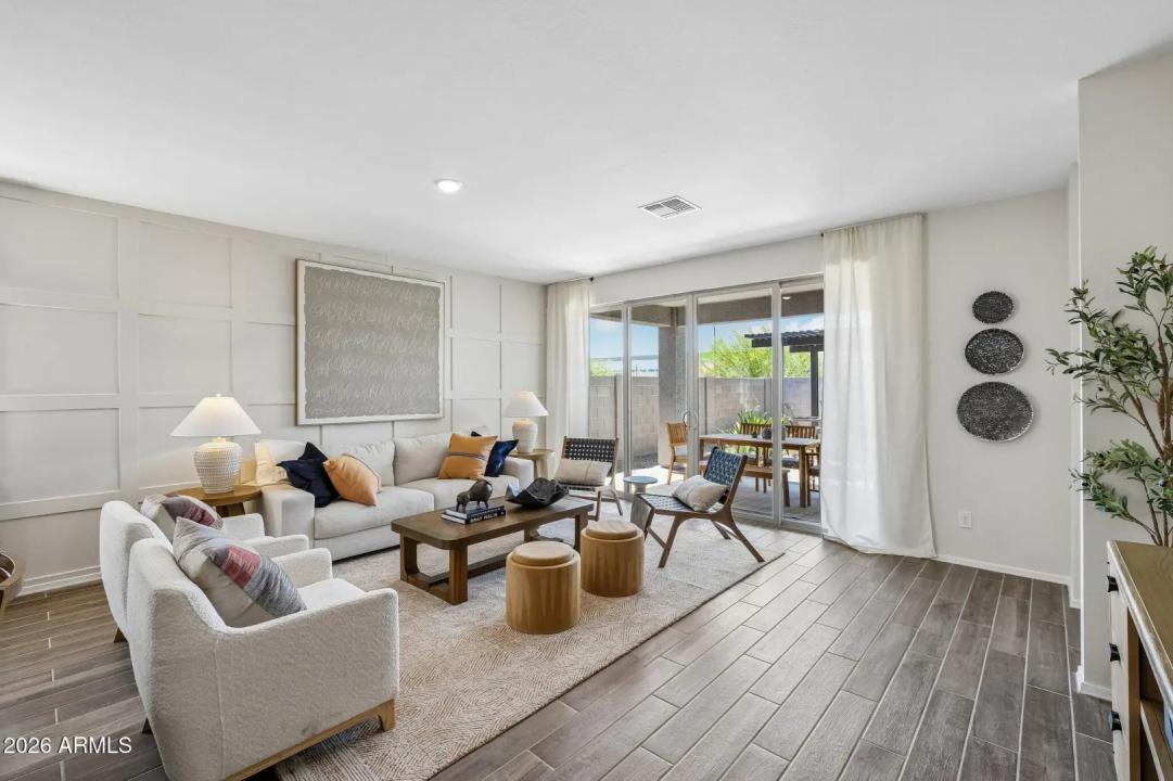 Real Estate Picture 5