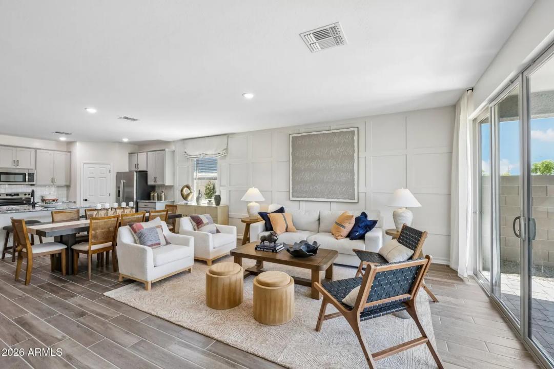 Real Estate Picture 7