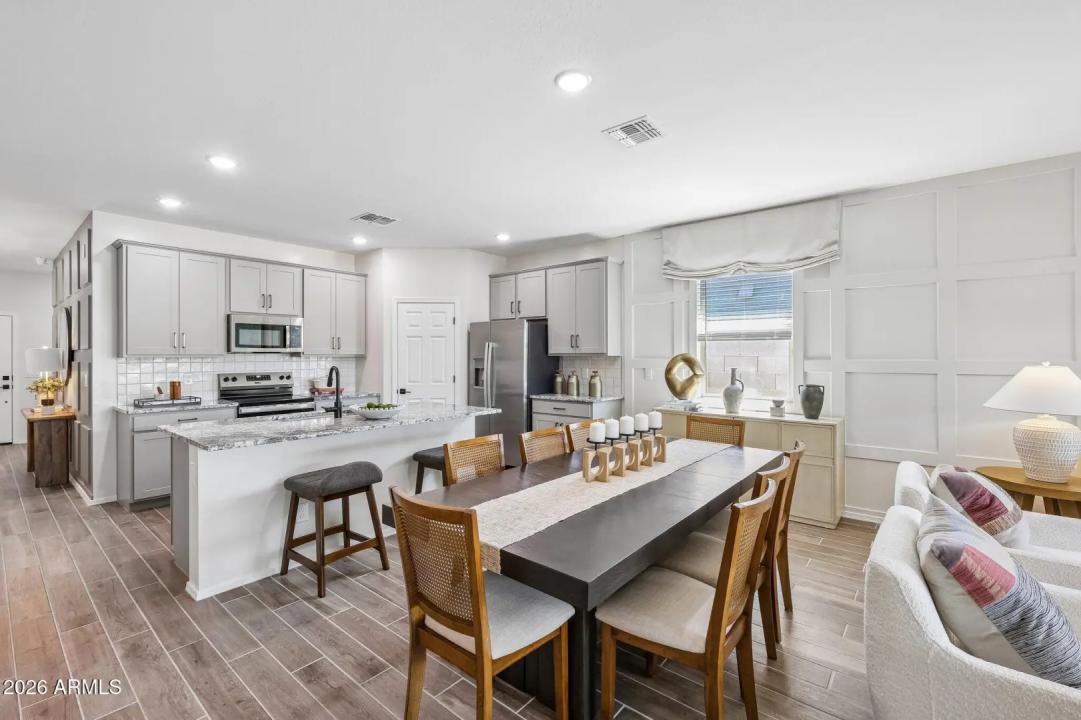 Real Estate Picture 9