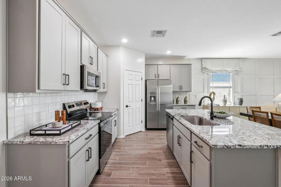 Real Estate Picture 10