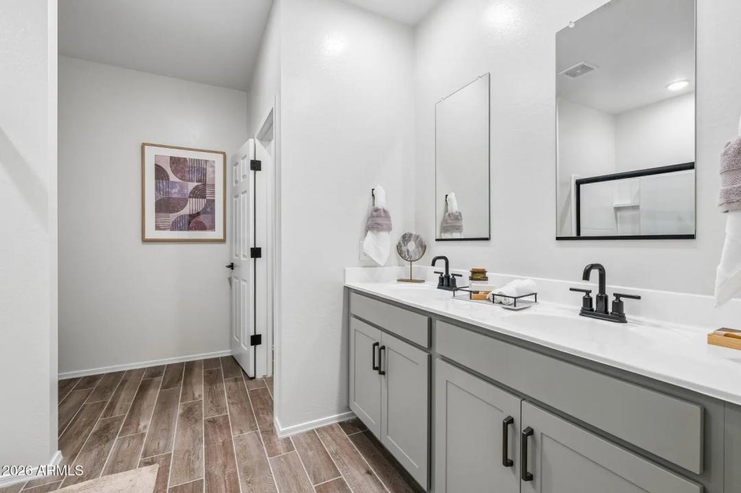 Real Estate Picture 11