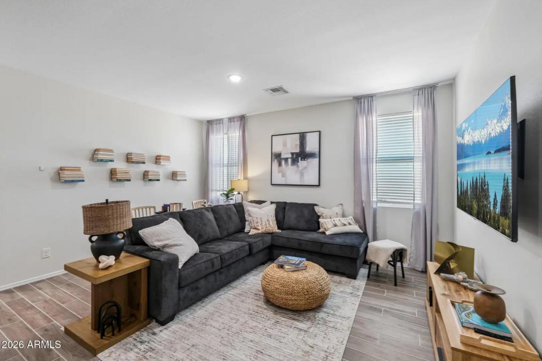 Real Estate Picture 17