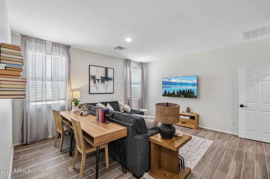 Real Estate Picture 20