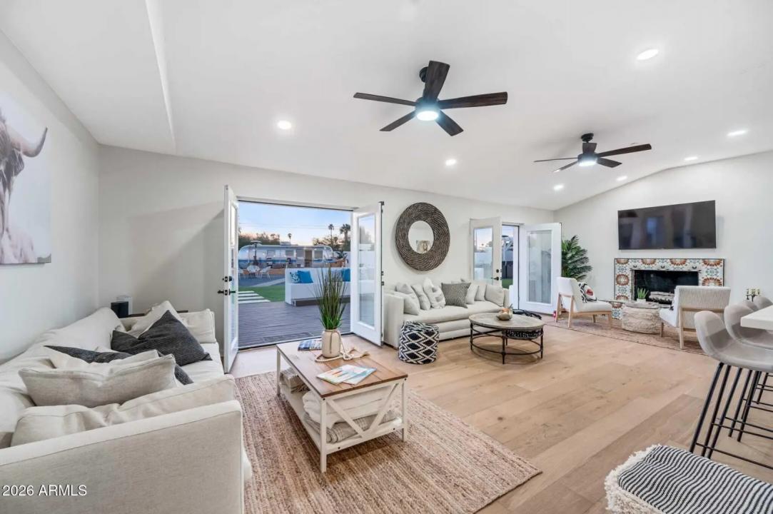 Real Estate Picture 3