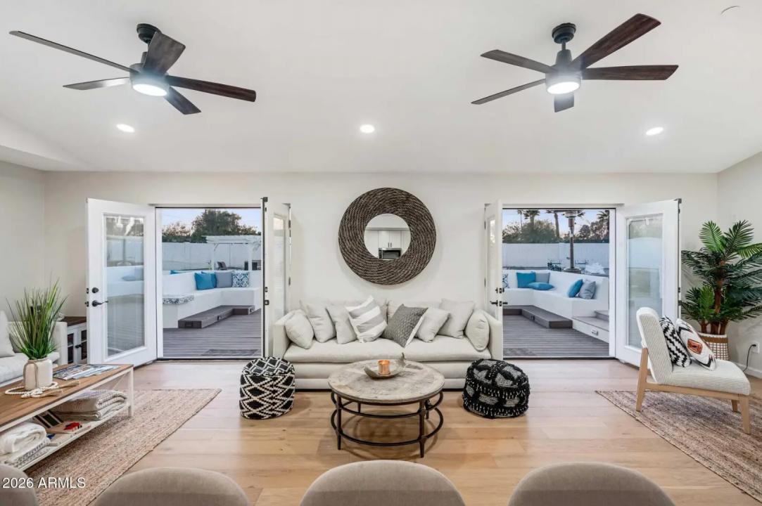 Real Estate Picture 4
