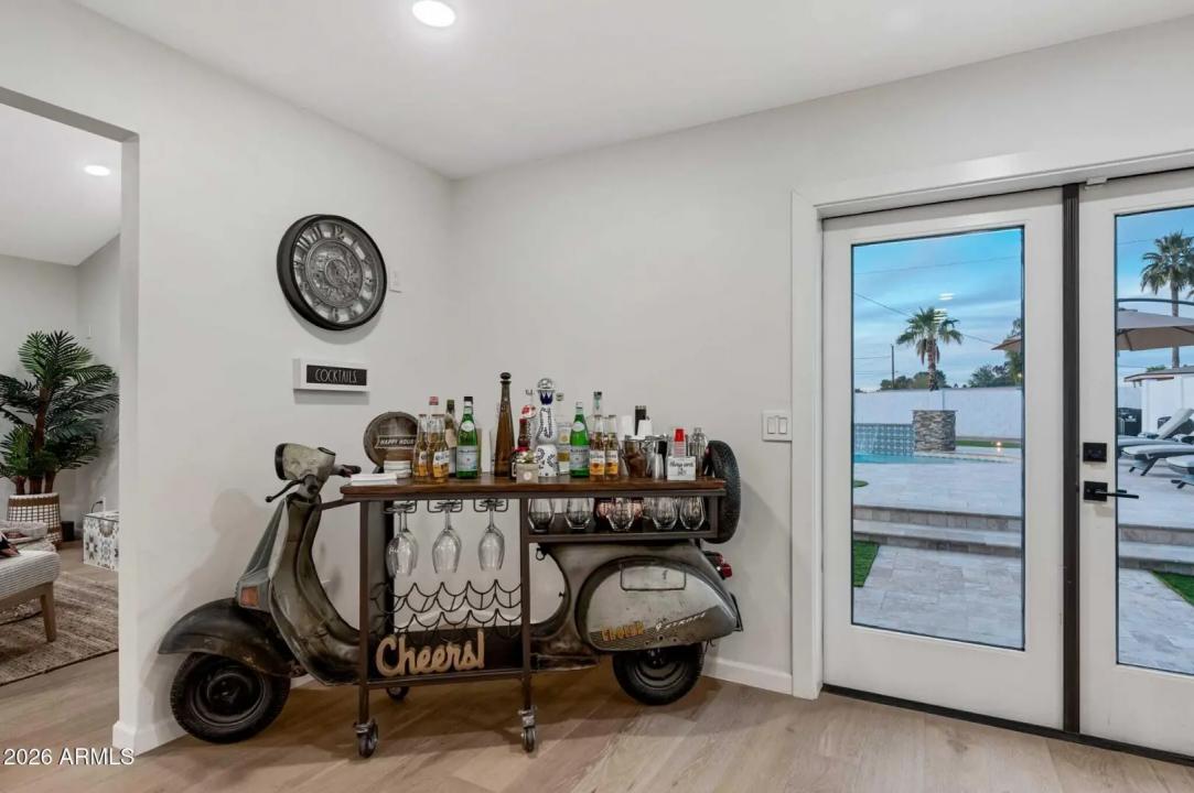 Real Estate Picture 7