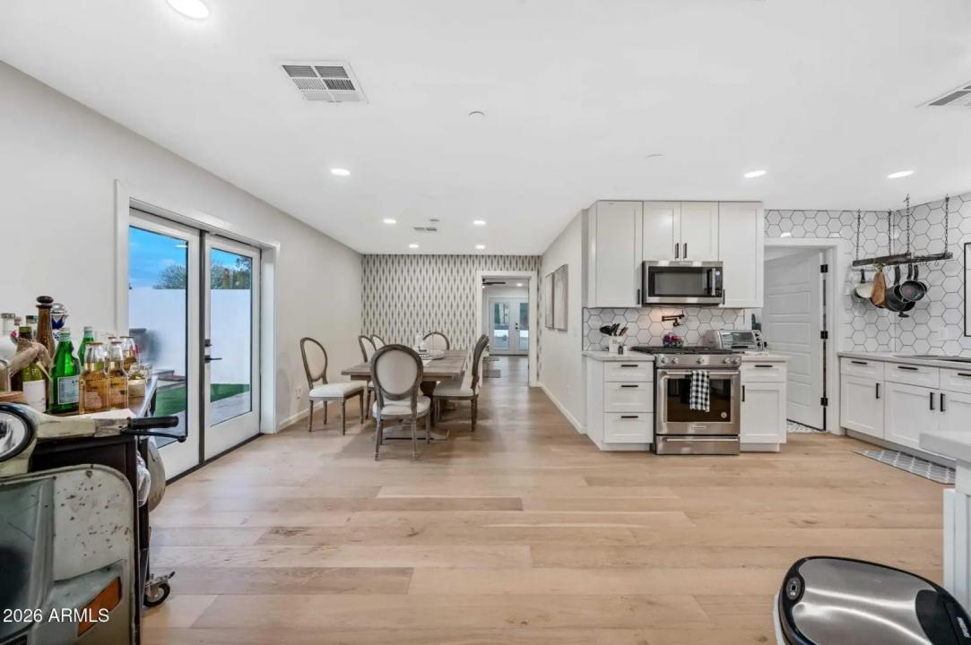 Real Estate Picture 9