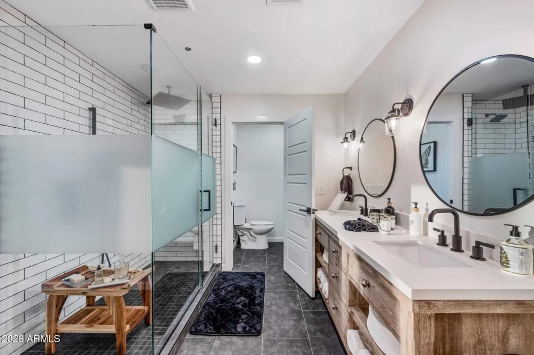 Real Estate Picture 12