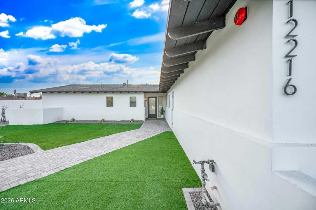 Real Estate Picture 17