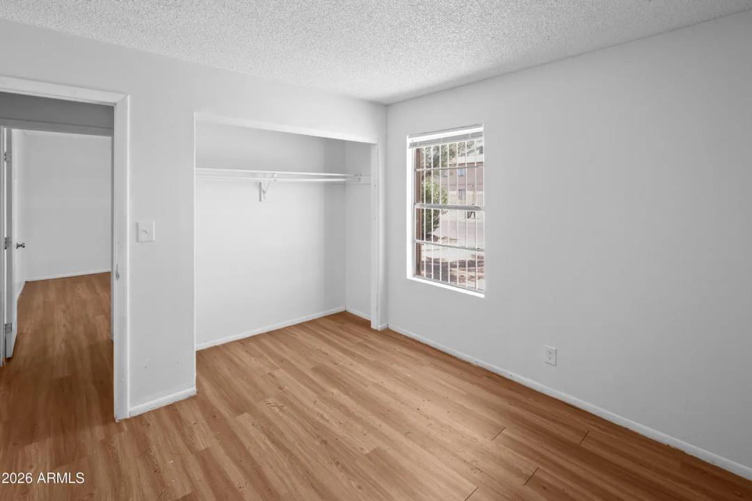 Real Estate Picture 4