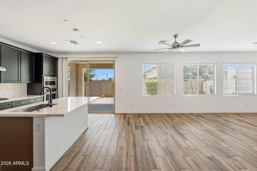 Real Estate Picture 3