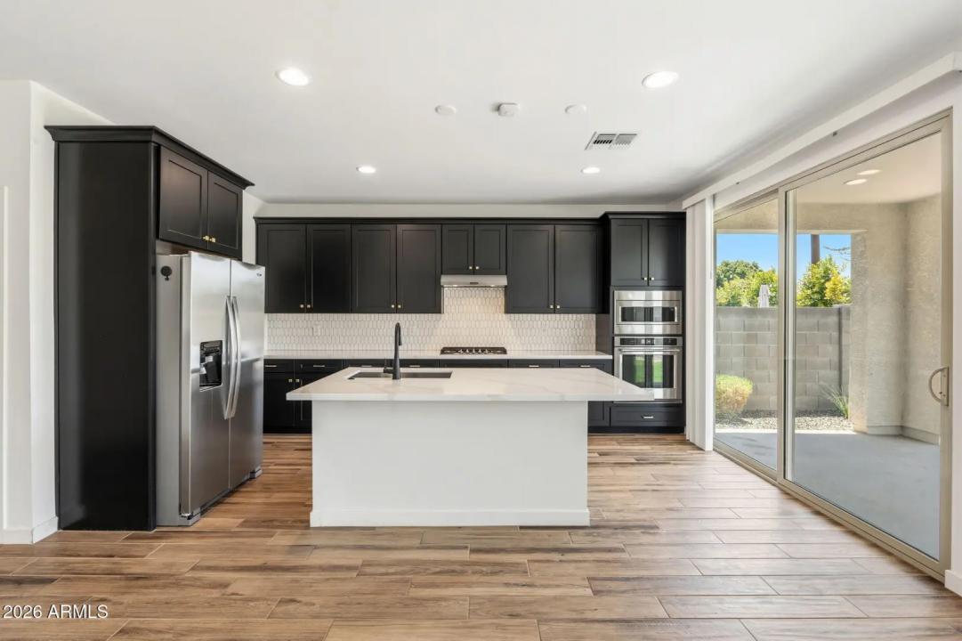 Real Estate Picture 4