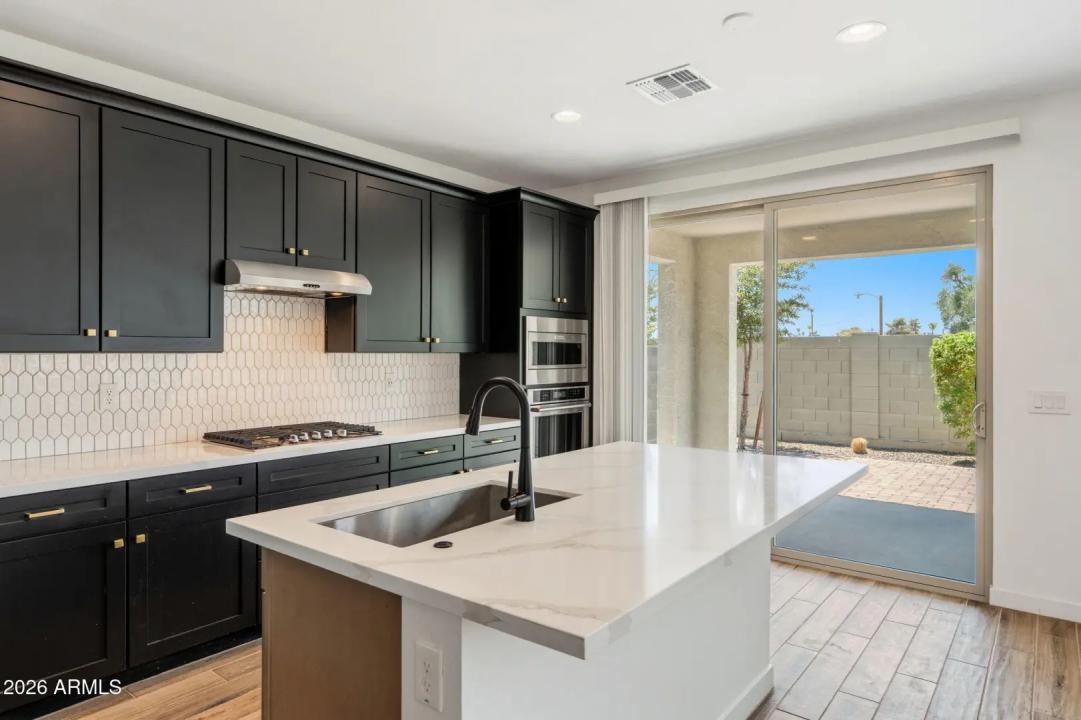 Real Estate Picture 5