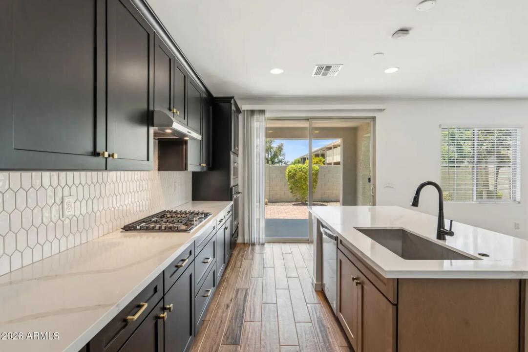Real Estate Picture 6