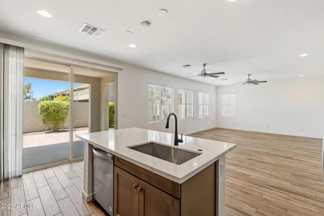 Real Estate Picture 7