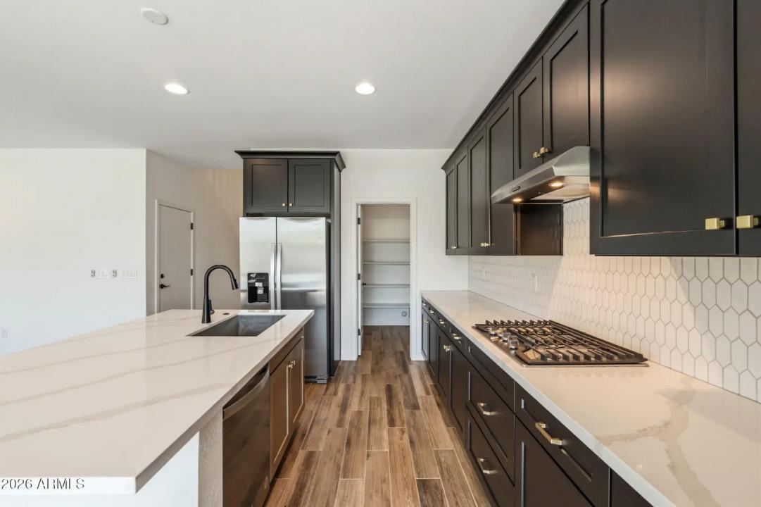 Real Estate Picture 8