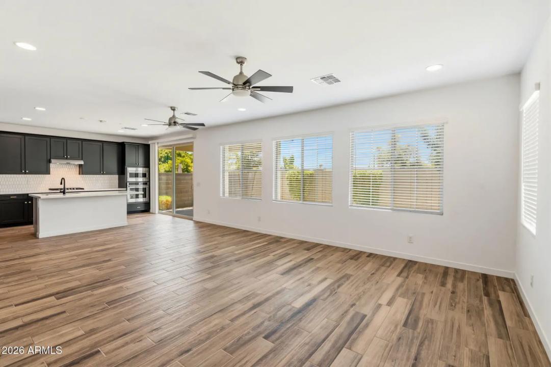 Real Estate Picture 11
