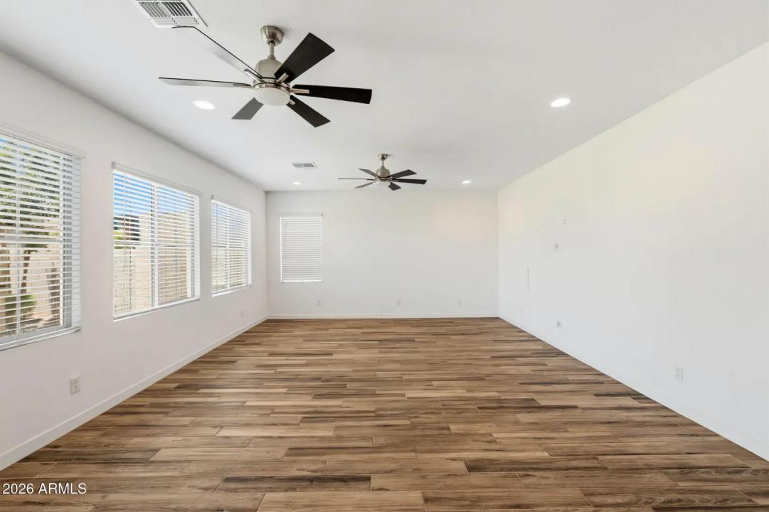 Real Estate Picture 12