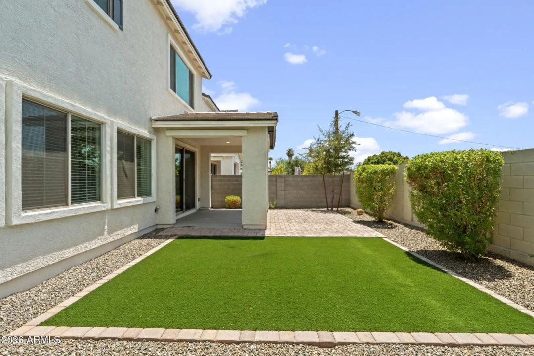 Real Estate Picture 14