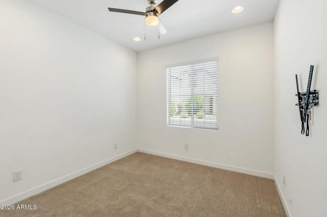 Real Estate Picture 16