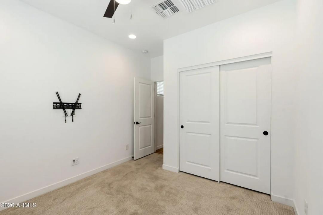 Real Estate Picture 17