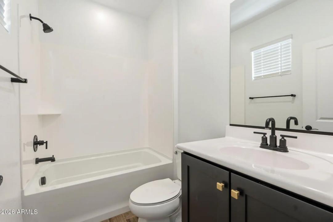 Real Estate Picture 18