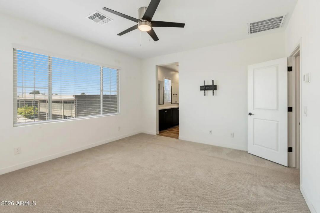 Real Estate Picture 22