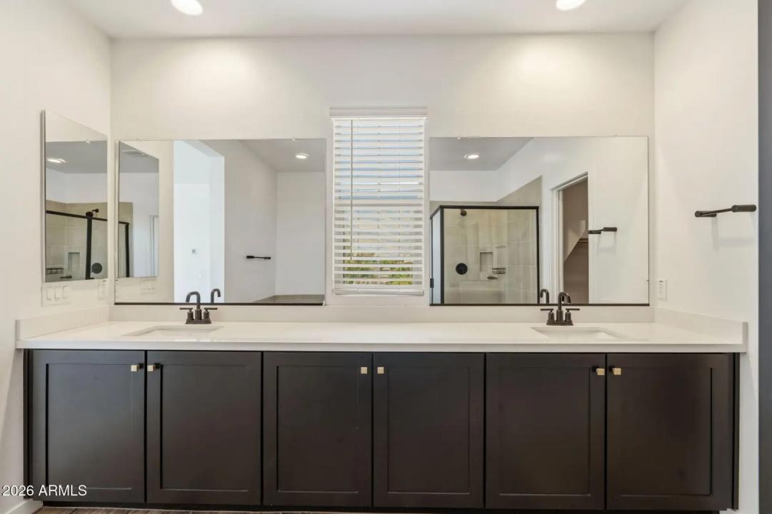 Real Estate Picture 24