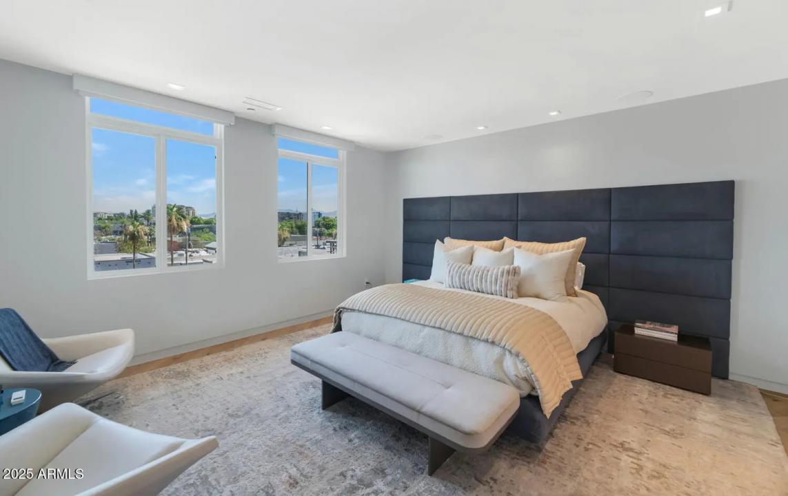 Real Estate Picture 14