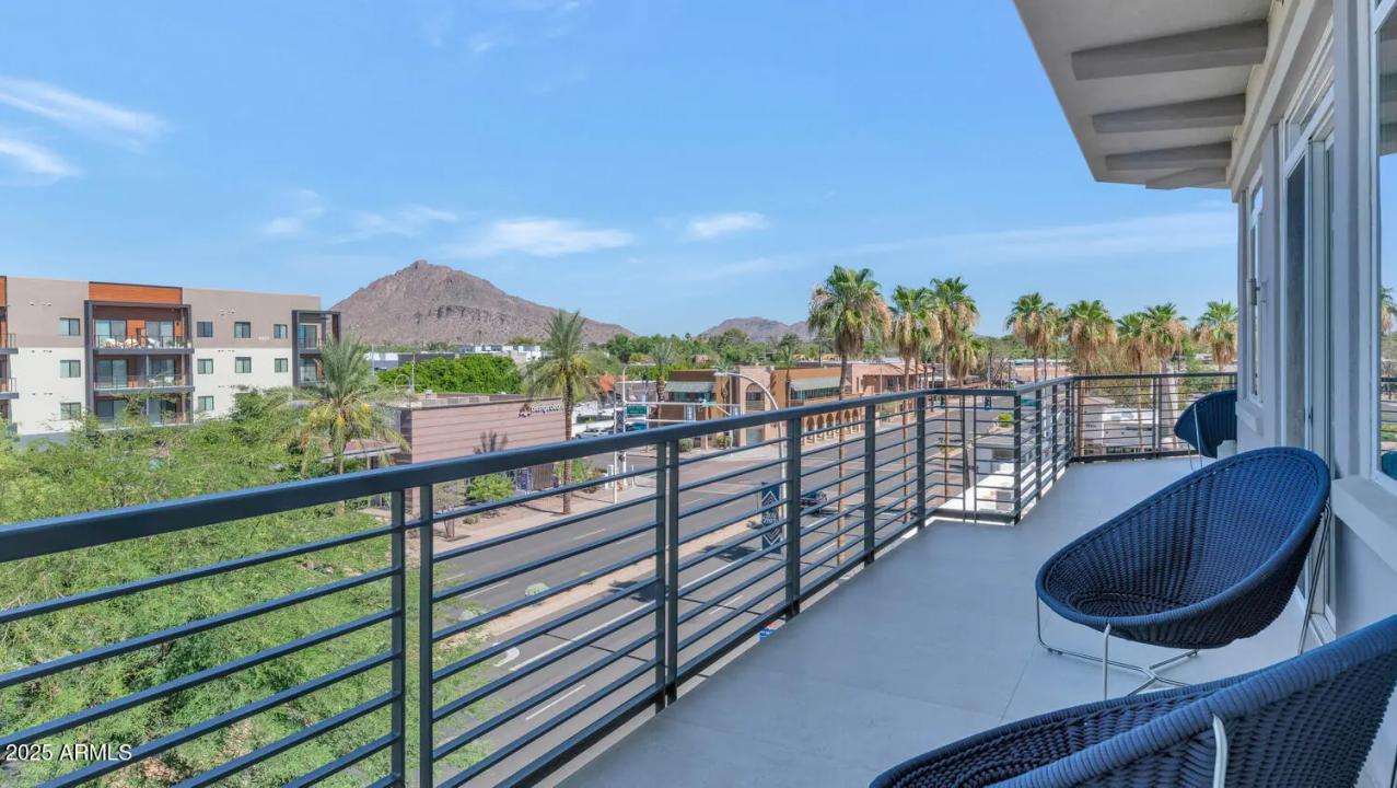 Real Estate Picture 3