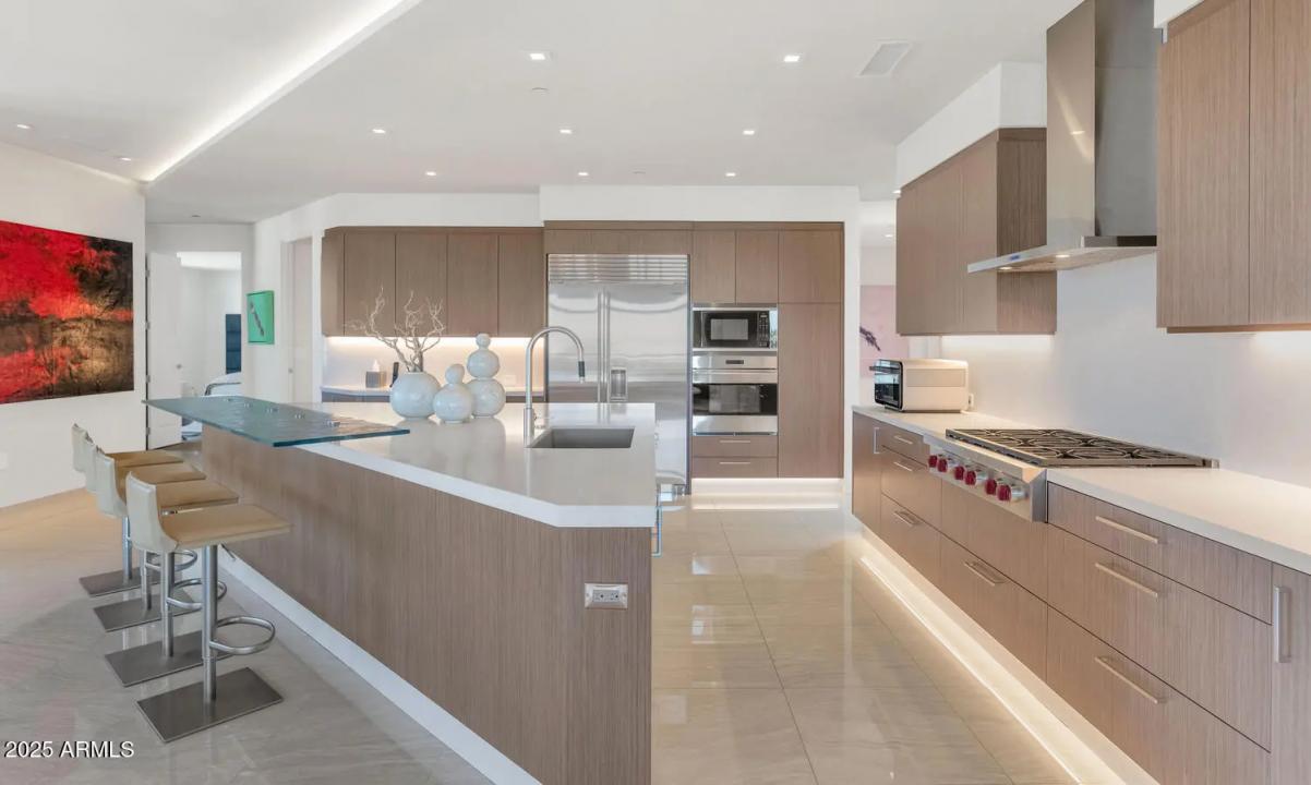 Real Estate Picture 4