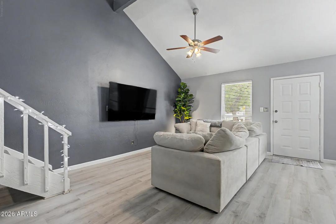 Real Estate Picture 4